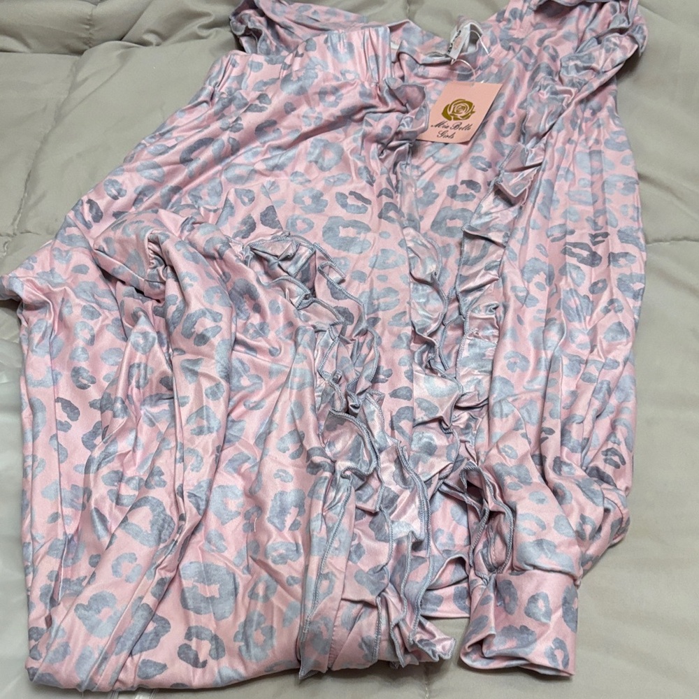 Mia Belle Womens Pink Leopard Print Joggers and Long sleeve Set. So soft!